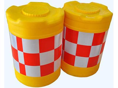 防（fáng）撞桶